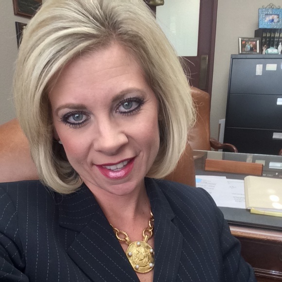 Meet your Posher, Courtney - Picture 1 of 1